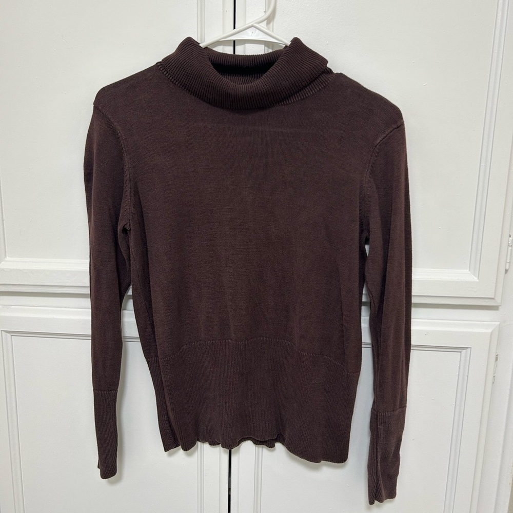 Diane Von furstenberg size small 100% silk turtleneck